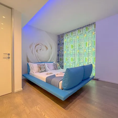 Seafront Luxury With Private Parking By Host Hero