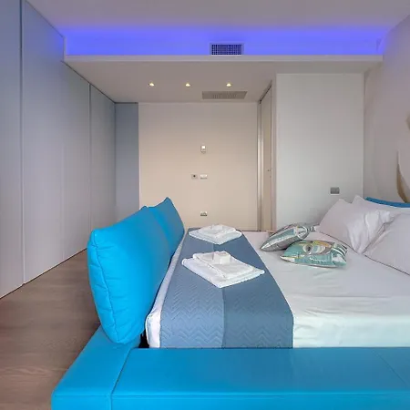 Seafront Luxury With Private Parking By Host Hero 아파트 *