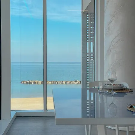 Seafront Luxury With Private Parking By Host Hero * 시비타노바 마르셰