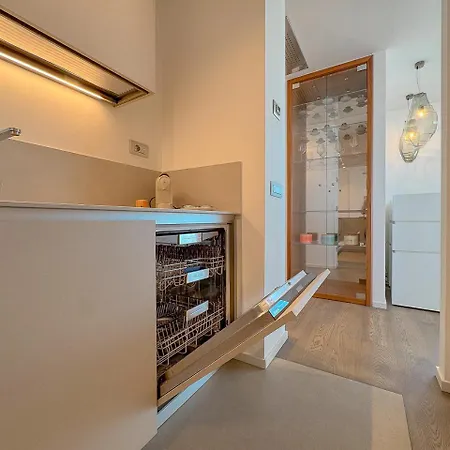 Seafront Luxury With Private Parking By Host Hero * 시비타노바 마르셰