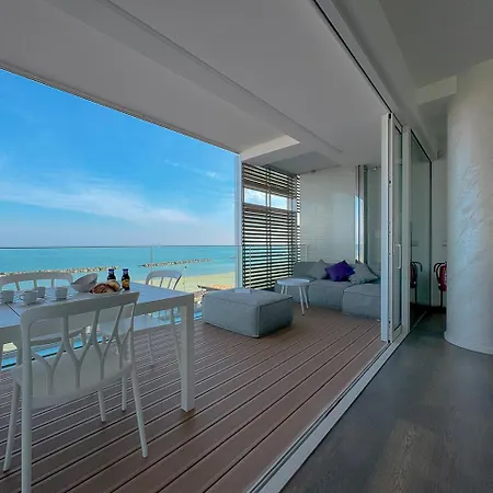 아파트 Seafront Luxury With Private Parking By Host Hero 시비타노바 마르셰