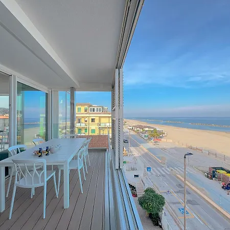 Seafront Luxury With Private Parking By Host Hero 시비타노바 마르셰