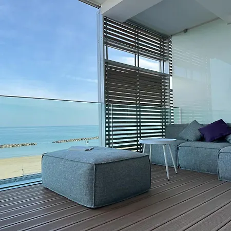 Seafront Luxury With Private Parking By Host Hero