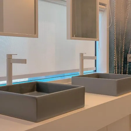Seafront Luxury With Private Parking By Host Hero *