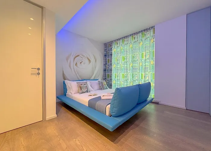 Seafront Luxury With Private Parking By Host Hero