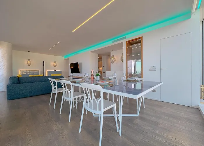 Seafront Luxury With Private Parking By Host Hero Apartment