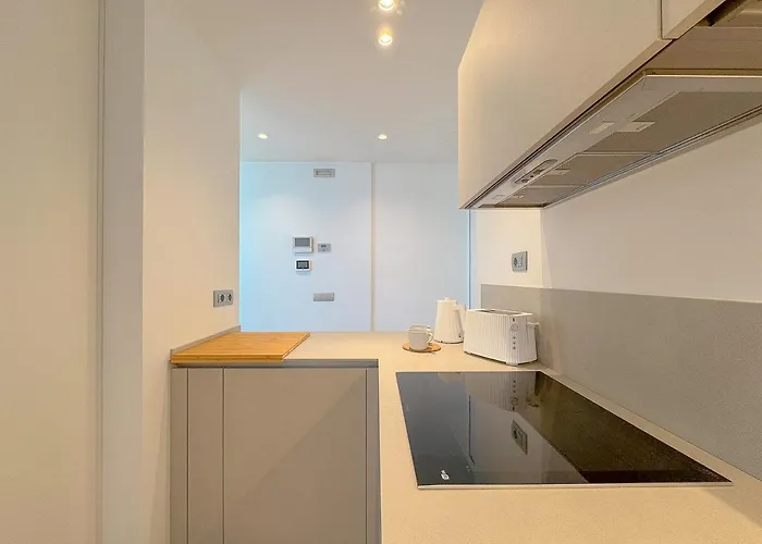 Seafront Luxury With Private Parking By Host Hero Apartment