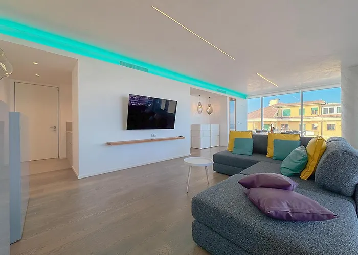 Seafront Luxury With Private Parking By Host Hero