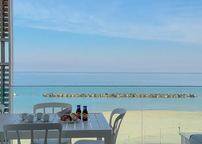 Seafront Luxury With Private Parking By Host Hero Apartment