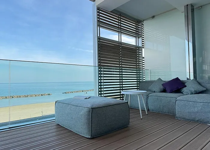 Seafront Luxury With Private Parking By Host Hero