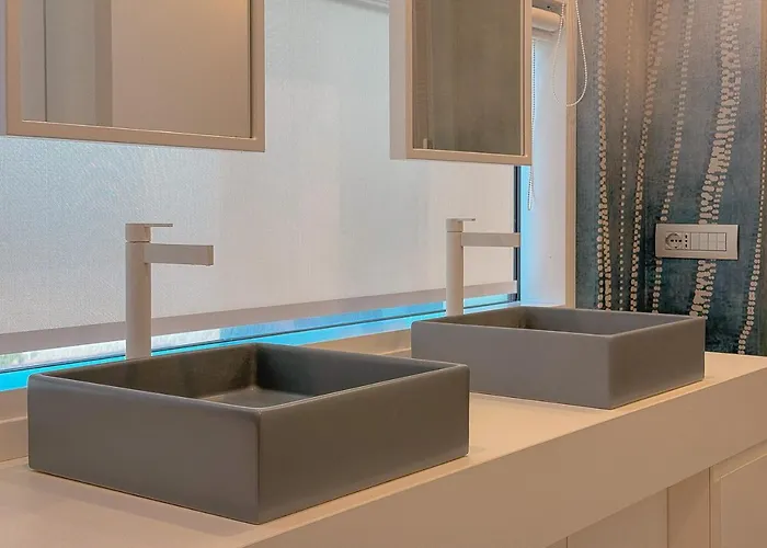 Seafront Luxury With Private Parking By Host Hero *