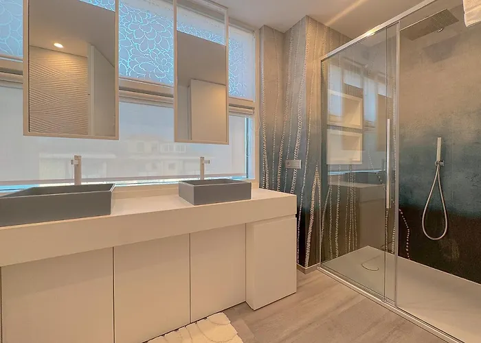 Seafront Luxury With Private Parking By Host Hero Apartment *