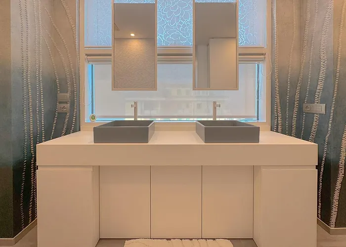 Apartment Seafront Luxury With Private Parking By Host Hero