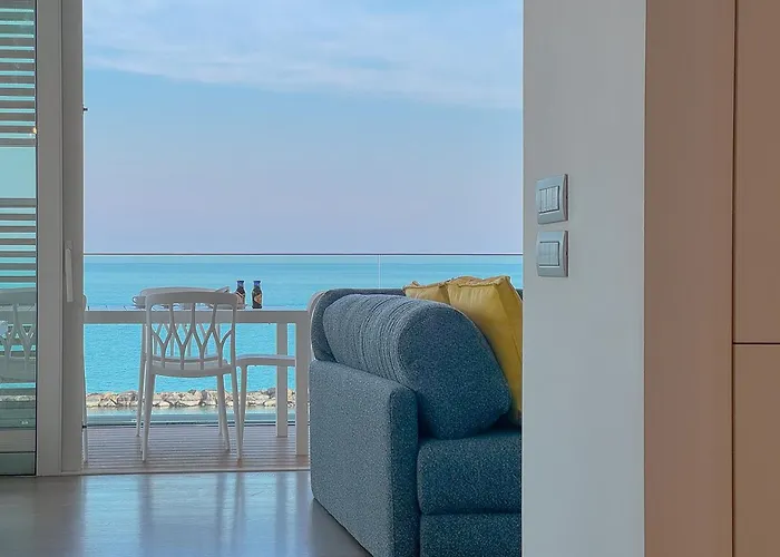 Seafront Luxury With Private Parking By Host Hero *