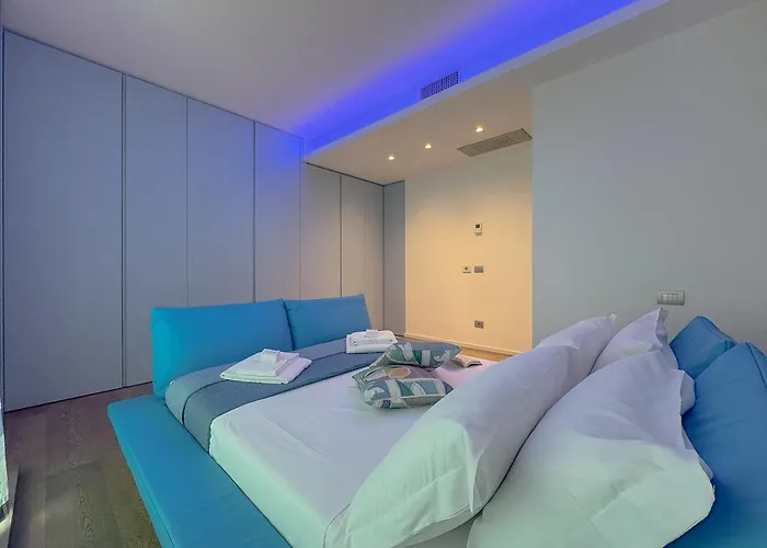 Seafront Luxury With Private Parking By Host Hero